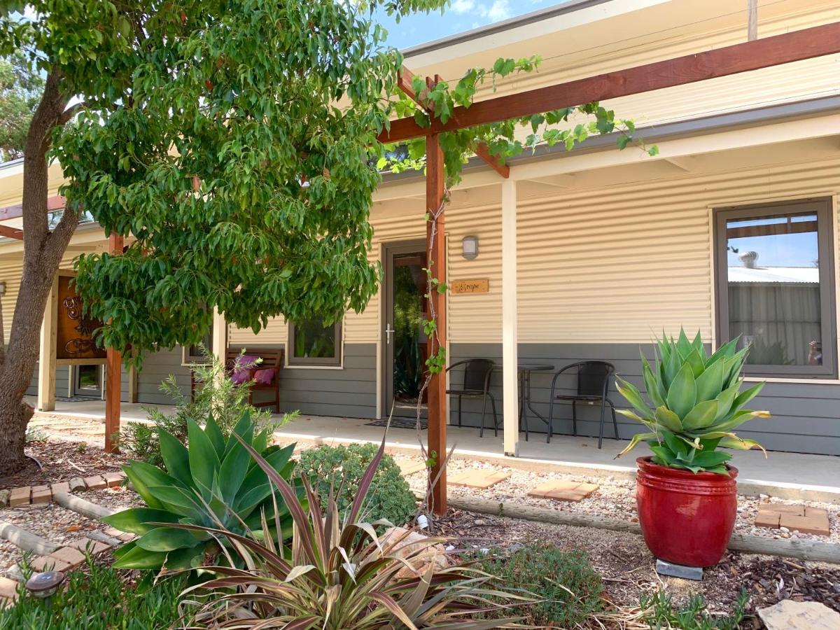 The Grape And Olive At Willunga Hotel ภายนอก รูปภาพ